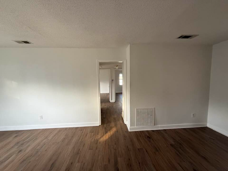 802 Apache St - Photo 7 of 14