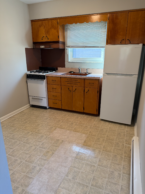 652 E Main St #3 - Photo 3 of 8