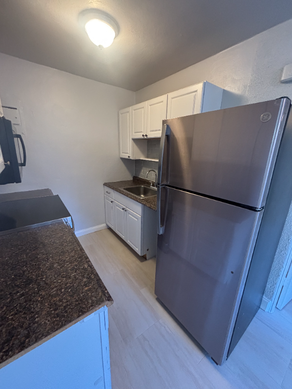 511 51st St #511 - Photo 5 of 11