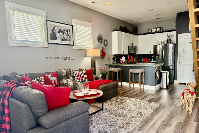 677 N Alexander St - Photo 5 of 9