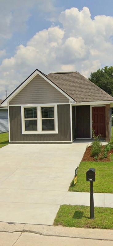 1206 E Saint Charles St