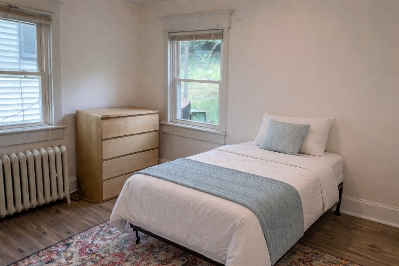 1221 Vine St - Photo 3 of 9