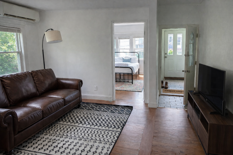 1221 Vine St - Photo 6 of 9