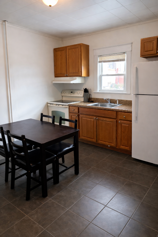 1221 Vine St - Photo 7 of 9