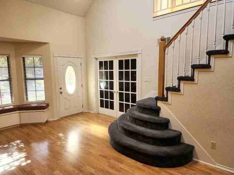 2708 London Ct - Photo 3 of 10