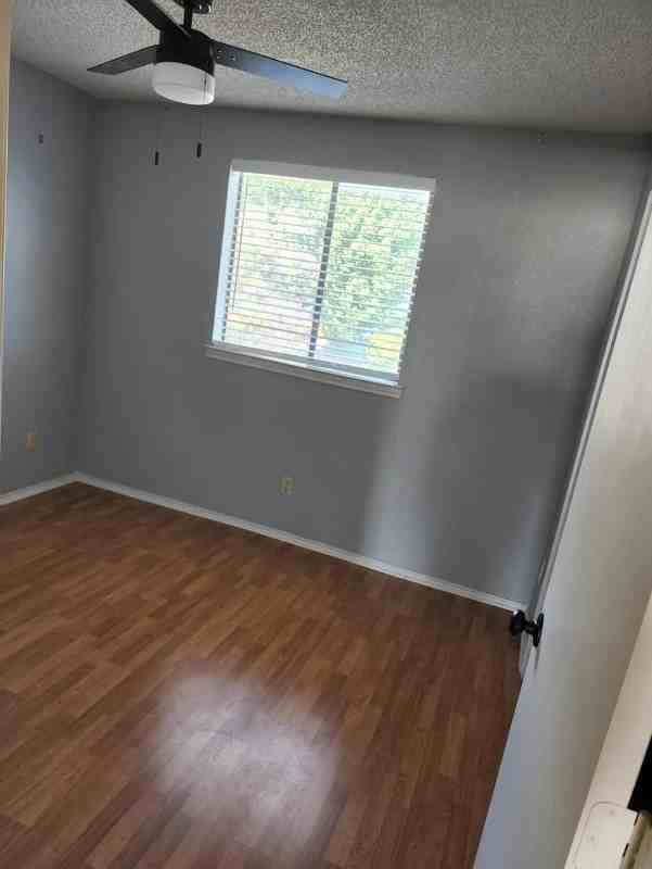 2708 London Ct - Photo 7 of 10