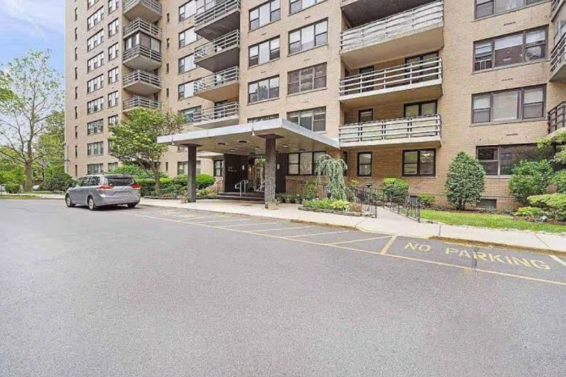 201 Saint Pauls Ave #2 - Photo 7 of 9