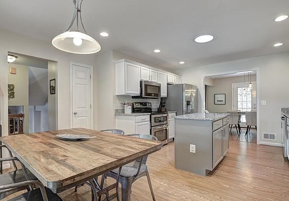 3428 Holly Rd - Photo 4 of 17