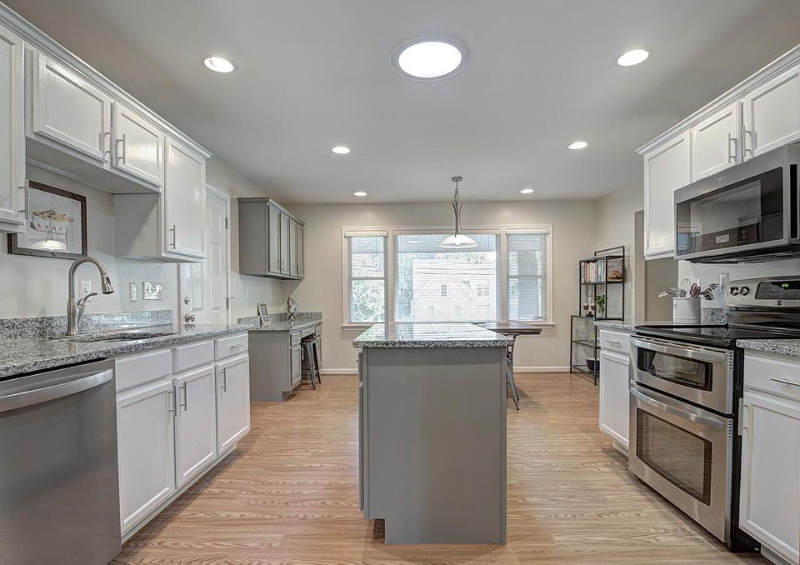 3428 Holly Rd - Photo 5 of 17