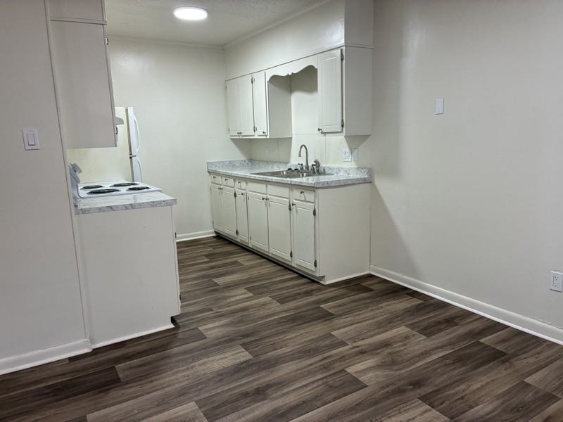 726 N Slemons St #2 - Photo 3 of 10