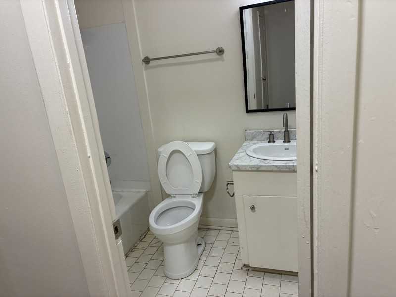 726 N Slemons St #2 - Photo 5 of 10