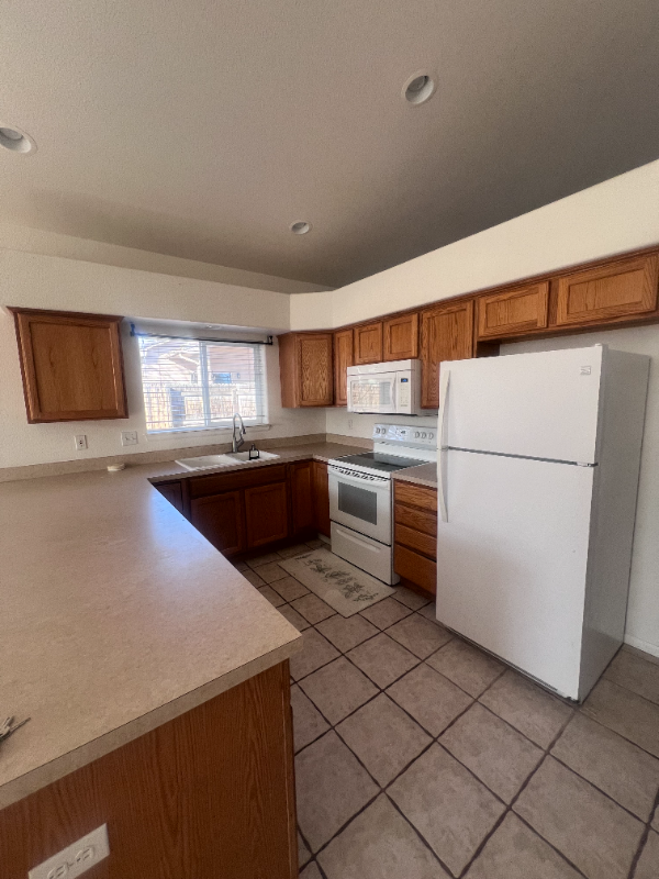 4712 Solar Dr - Photo 2 of 8