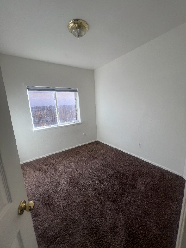 4712 Solar Dr - Photo 5 of 8