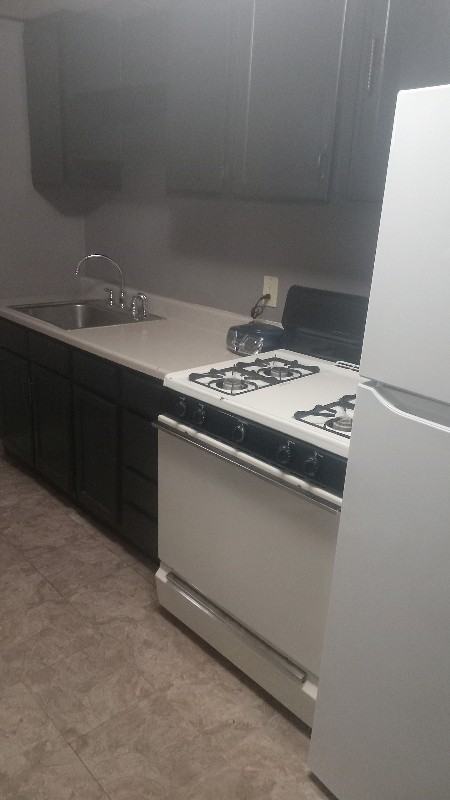 418 W 8th St #2 - Photo 4 of 9