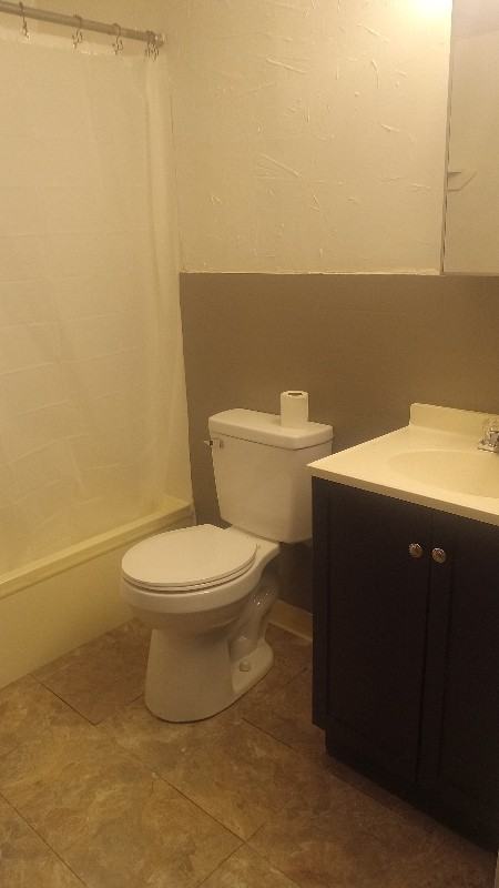 418 W 8th St #2 - Photo 7 of 9