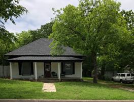 featured image of 216 E 2nd St