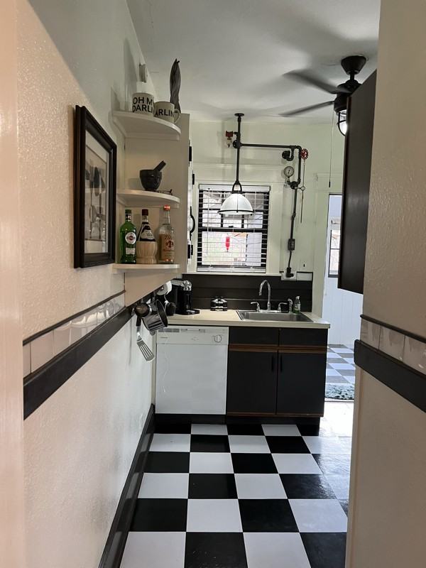 1616 Stokes Ln - Photo 5 of 9