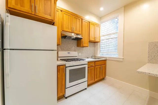 1345 Sacramento St #5 - Photo 3 of 9