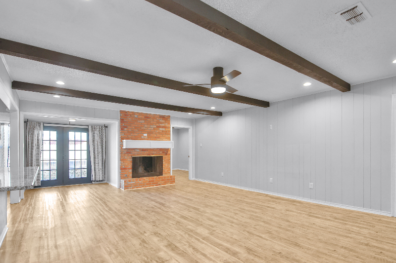 6907 Avenue W - Photo 2 of 14