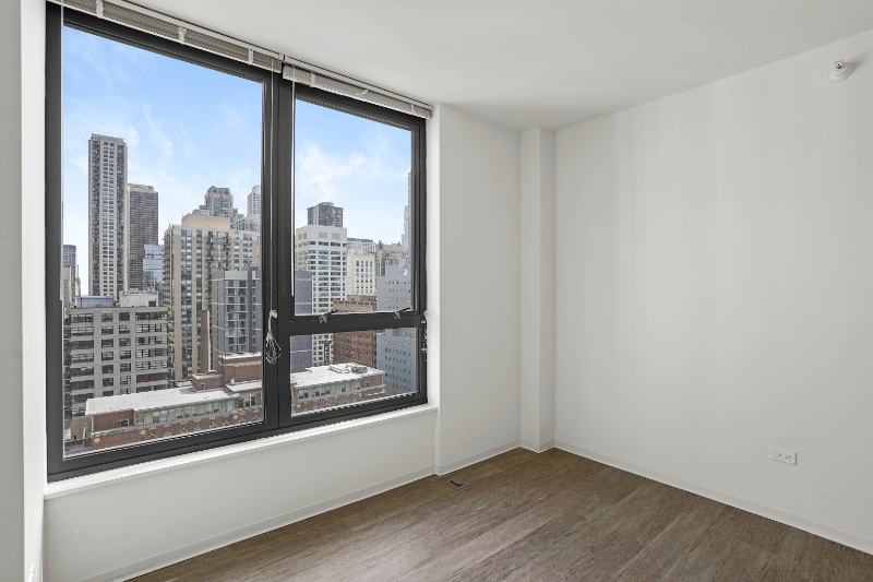 172 W Superior St - Photo 6 of 18