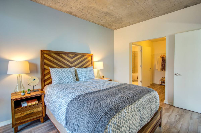 1303 S Wabash Ave - Photo 5 of 12