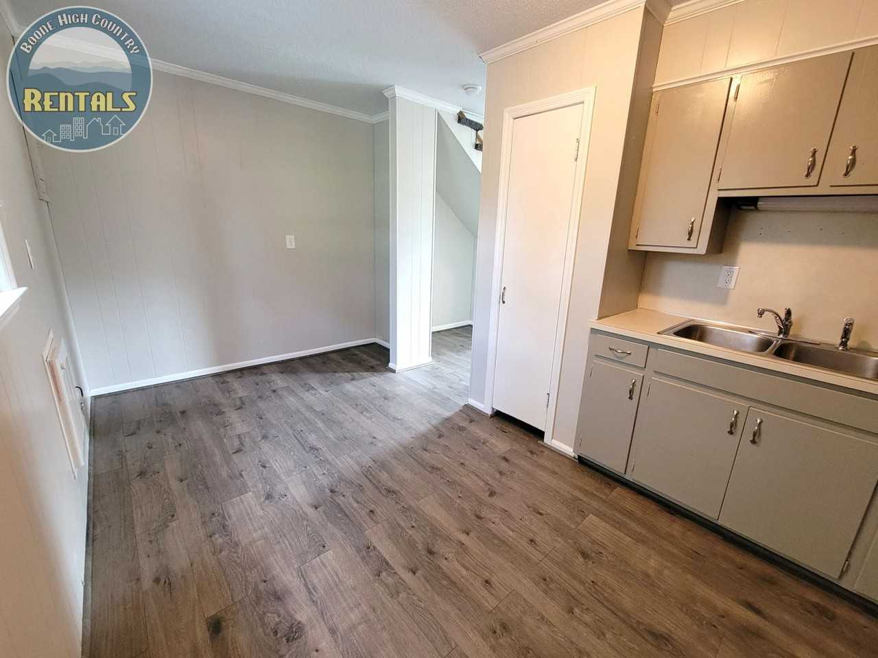 243 Bamboo Road - Photo 5 of 31