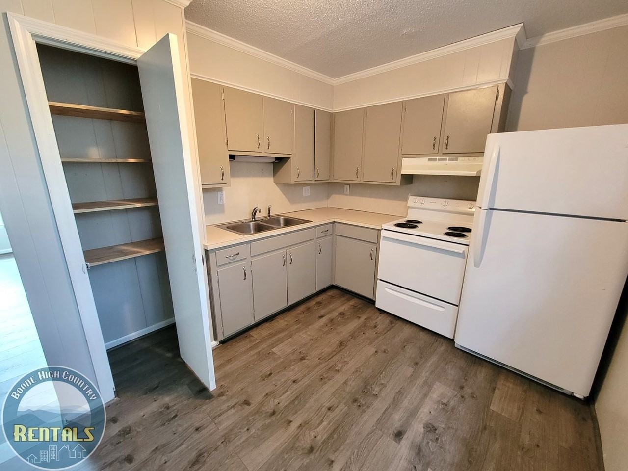 243 Bamboo Road - Photo 6 of 31