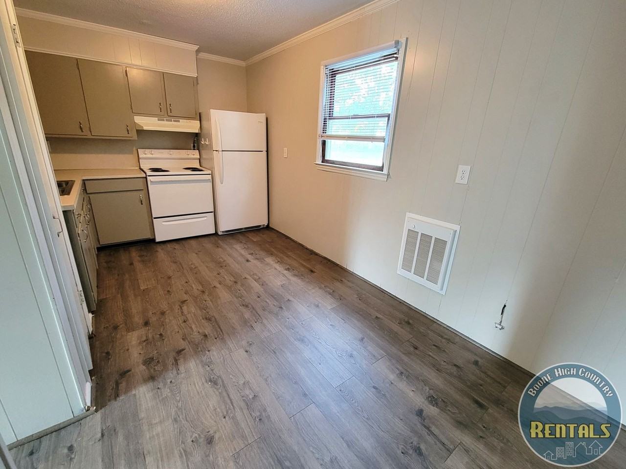 243 Bamboo Road - Photo 7 of 31