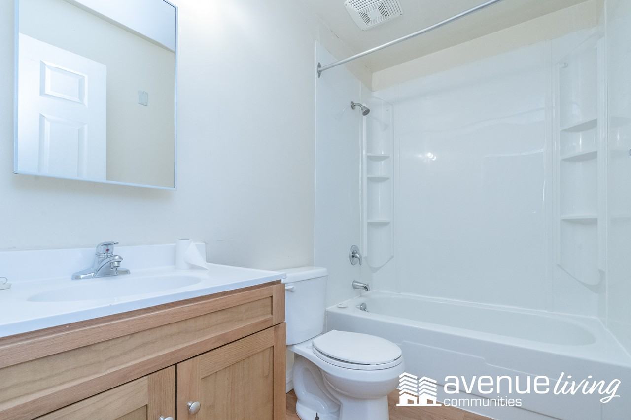 Thomas Manor - Photo 4 of 11