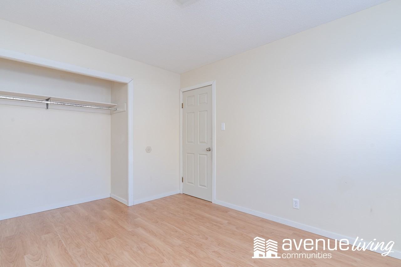 Thomas Manor - Photo 5 of 11