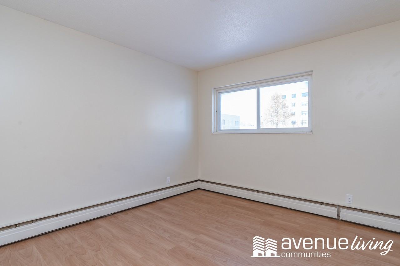 Thomas Manor - Photo 6 of 11