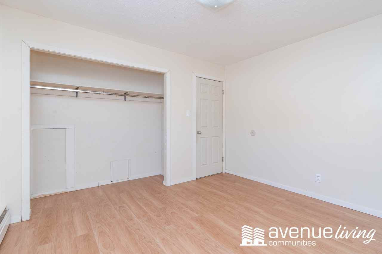 Thomas Manor - Photo 7 of 11