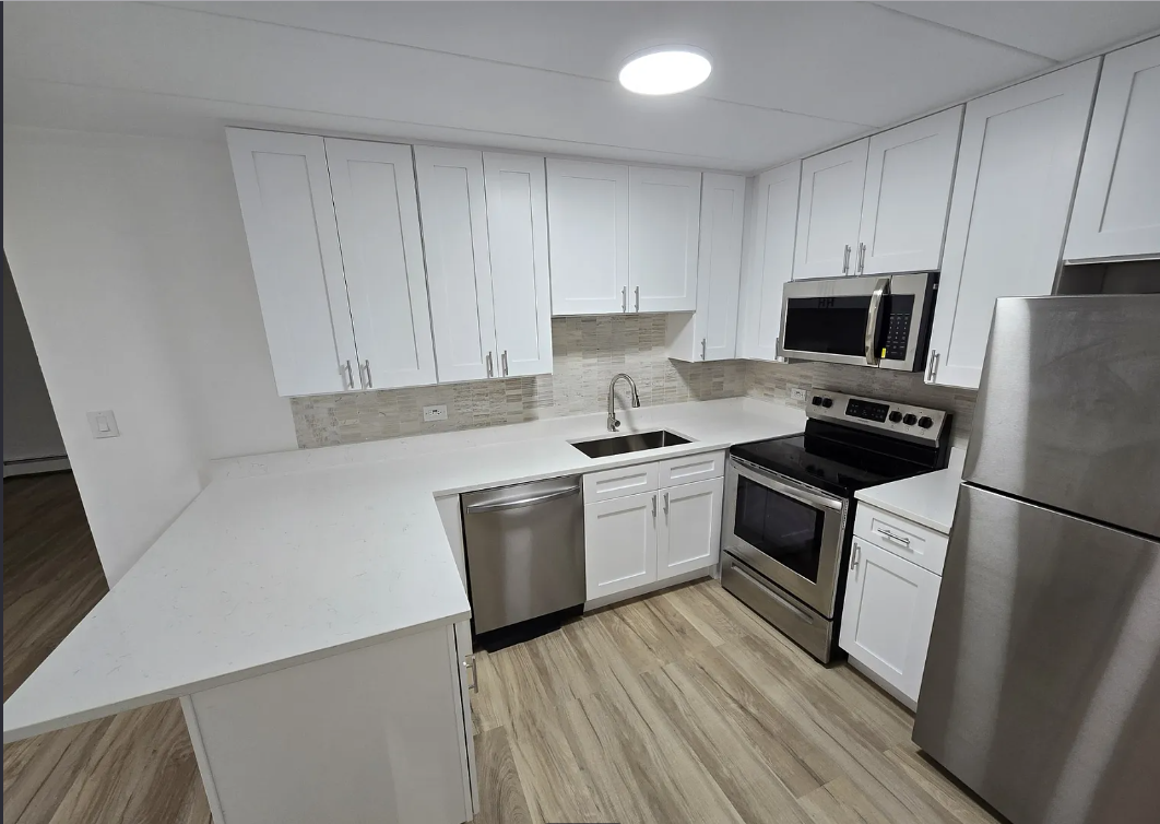 9S280 Nantucket Dr #E - Photo 2 of 18