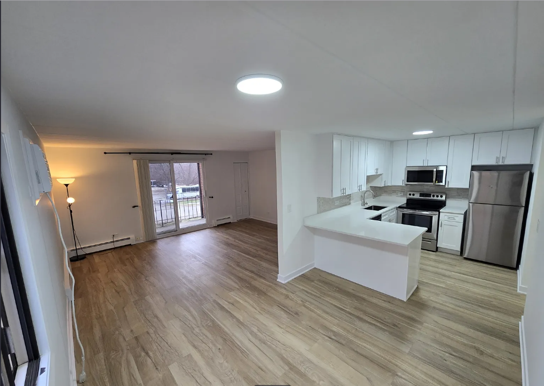 9S280 Nantucket Dr #E - Photo 3 of 18