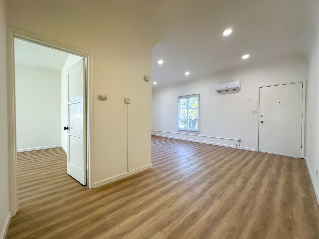 804 E Chevy Chase Dr #A - Photo 4 of 18