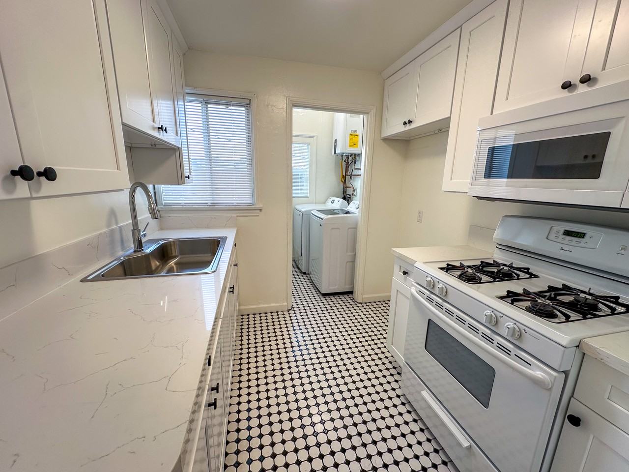 804 E Chevy Chase Dr #A - Photo 5 of 18