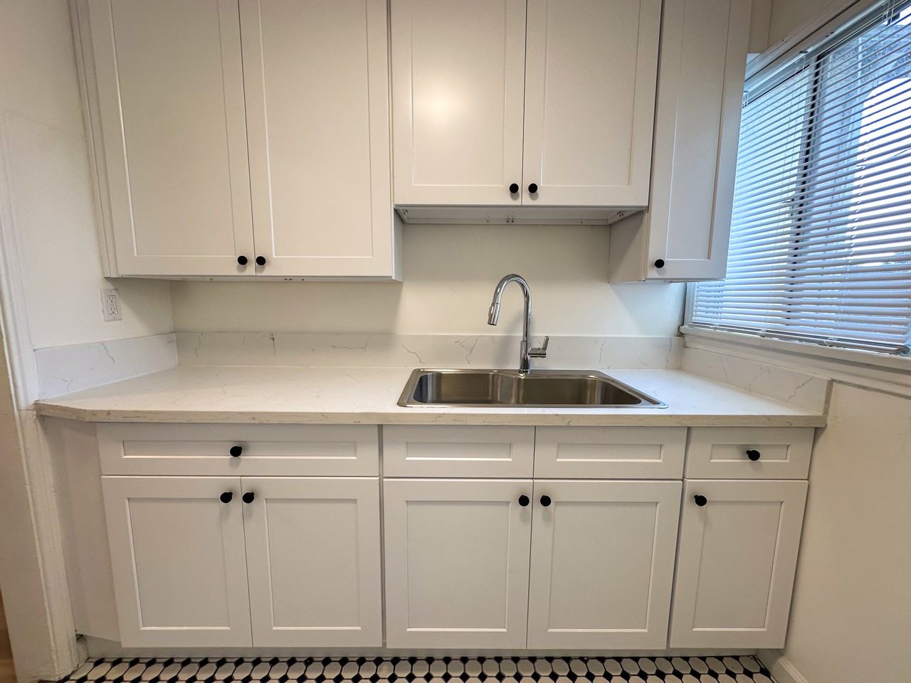 804 E Chevy Chase Dr #A - Photo 7 of 18