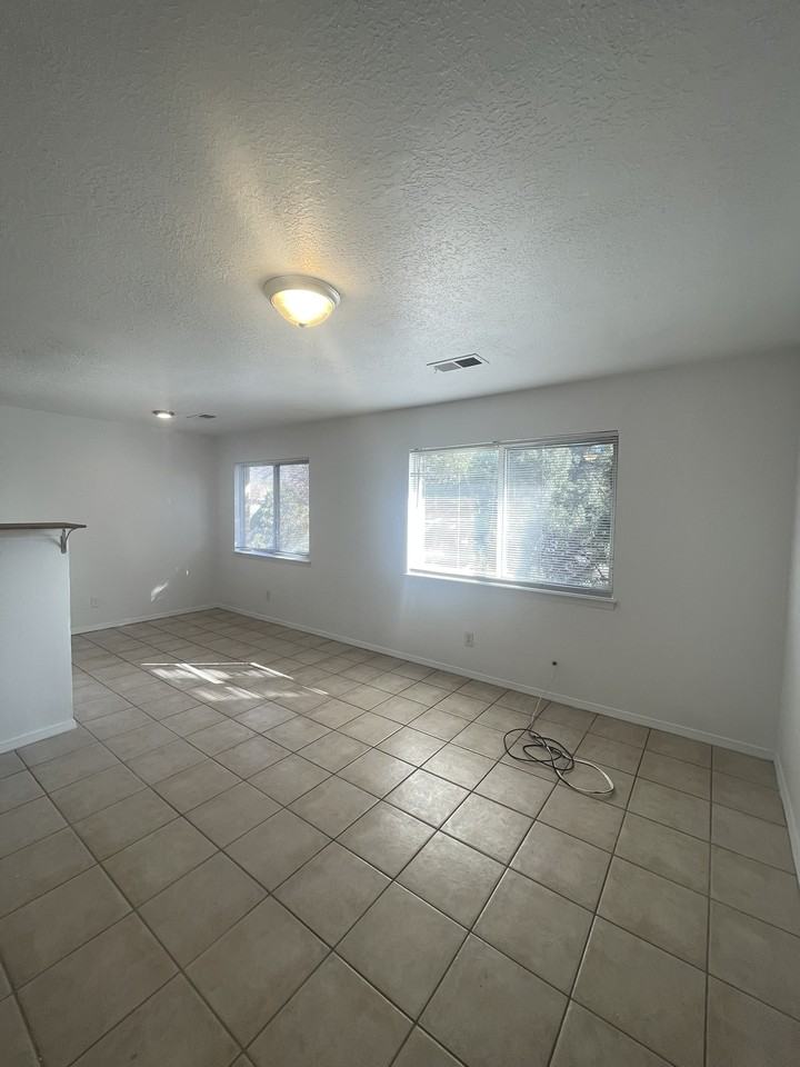 10733 Prospect Ave Ne #C - Photo 5 of 19