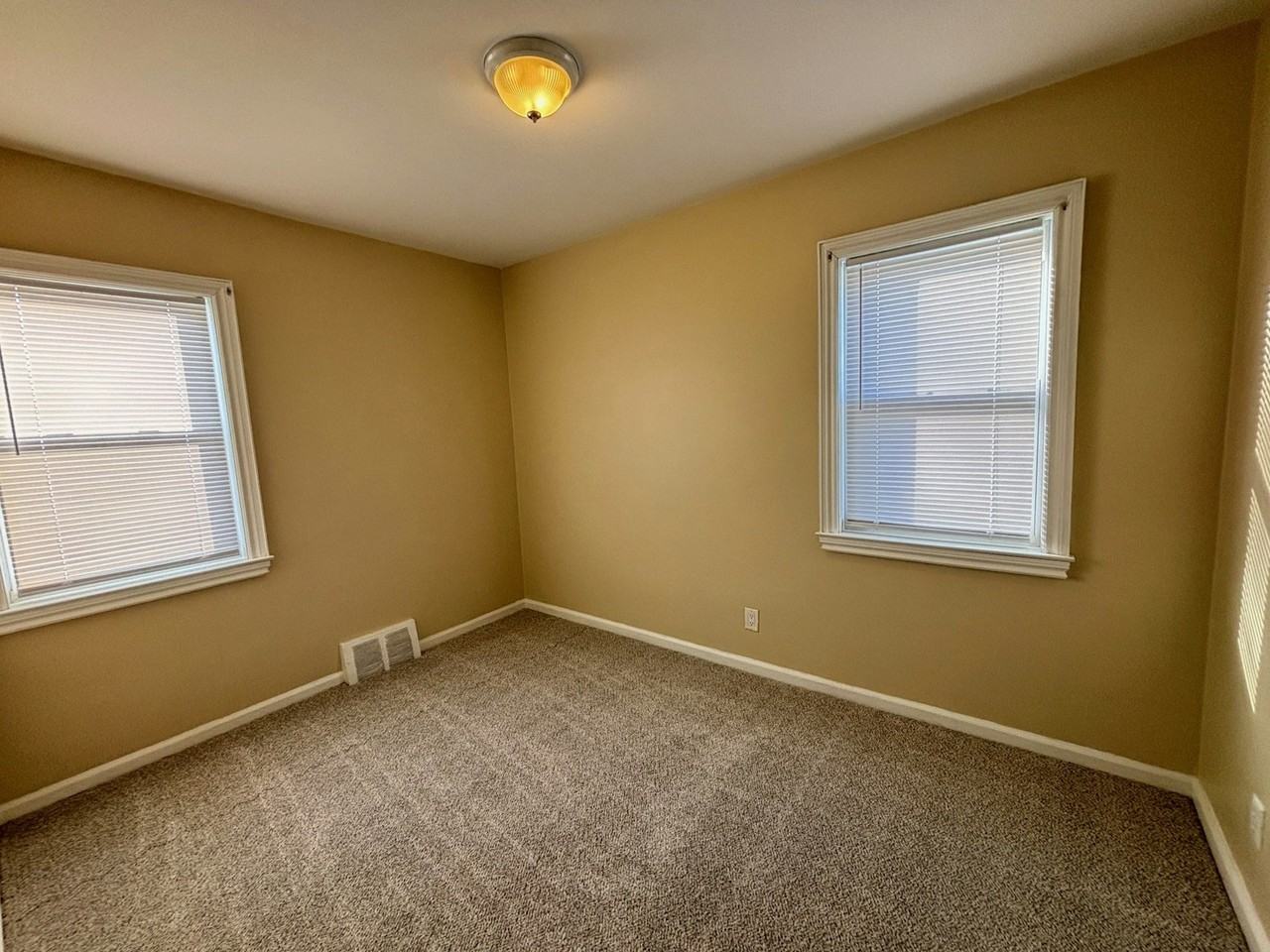 16784 Toepfer Drive - Photo 7 of 10