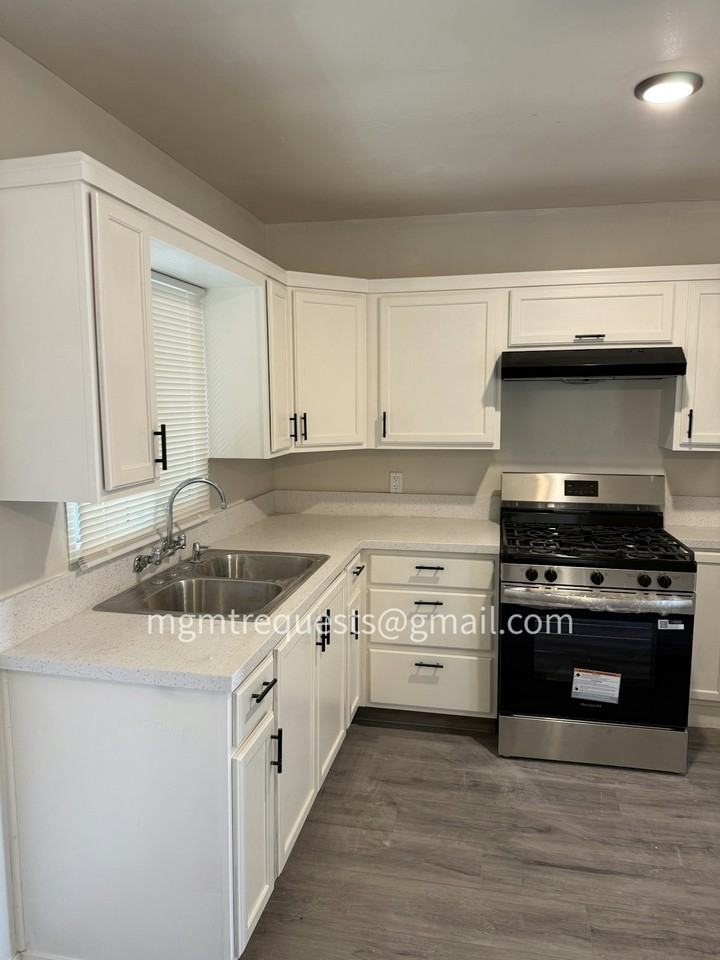 4228 Tenth St, Unit 4228 - Photo 3 of 9