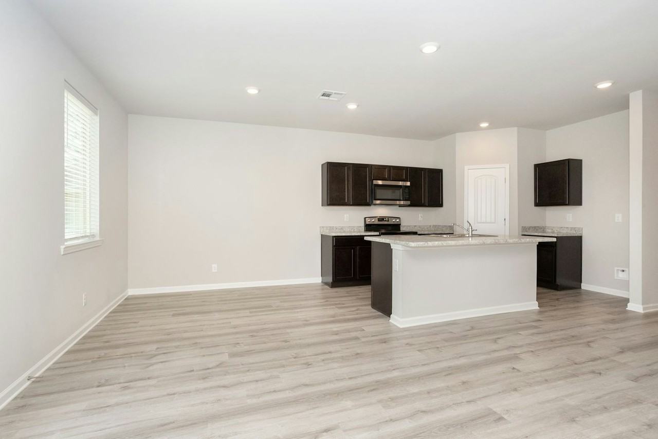 48440 Fox Hollow Boulevard - Photo 2 of 24