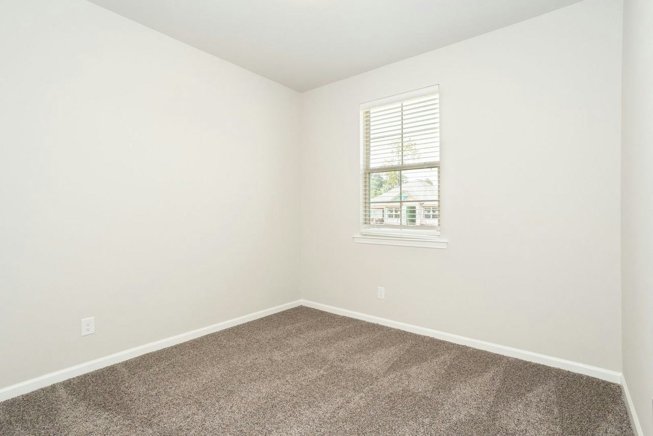 48440 Fox Hollow Boulevard - Photo 3 of 24