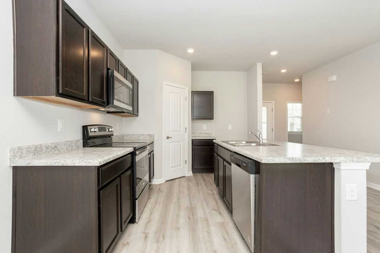 48440 Fox Hollow Boulevard - Photo 6 of 24