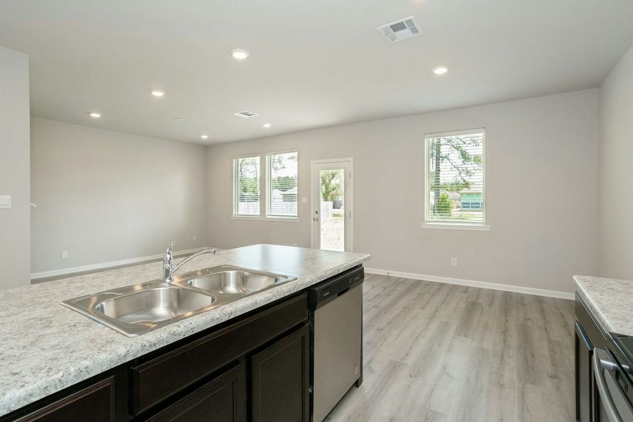 48440 Fox Hollow Boulevard - Photo 7 of 24