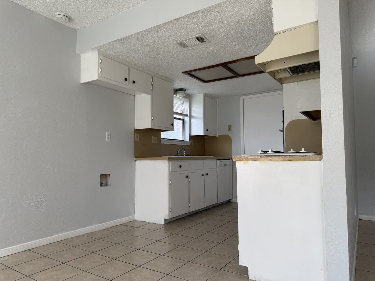 2102 Spicewood Dr #1 - Photo 4 of 10