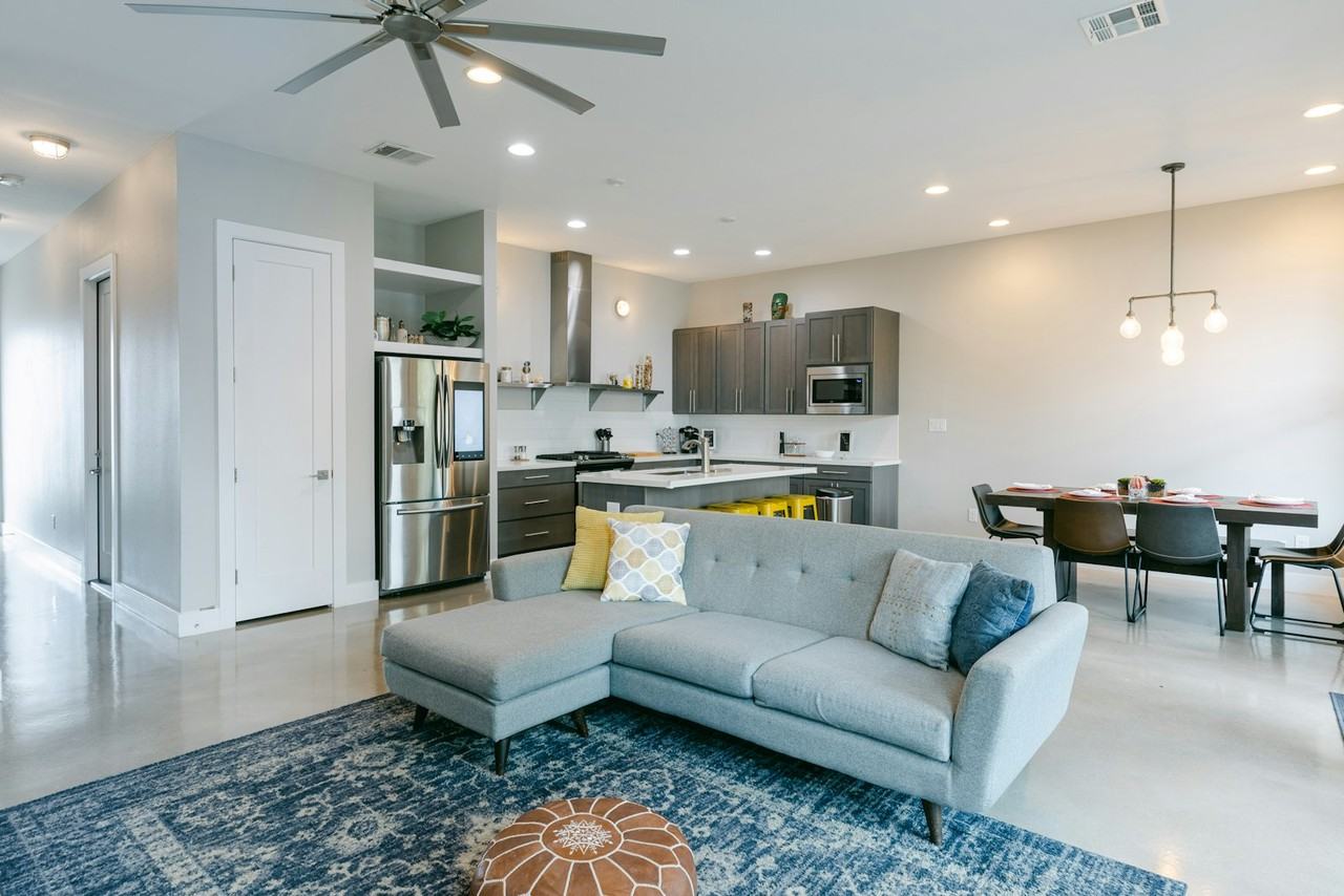 203 Nogalitos St - Photo 4 of 21