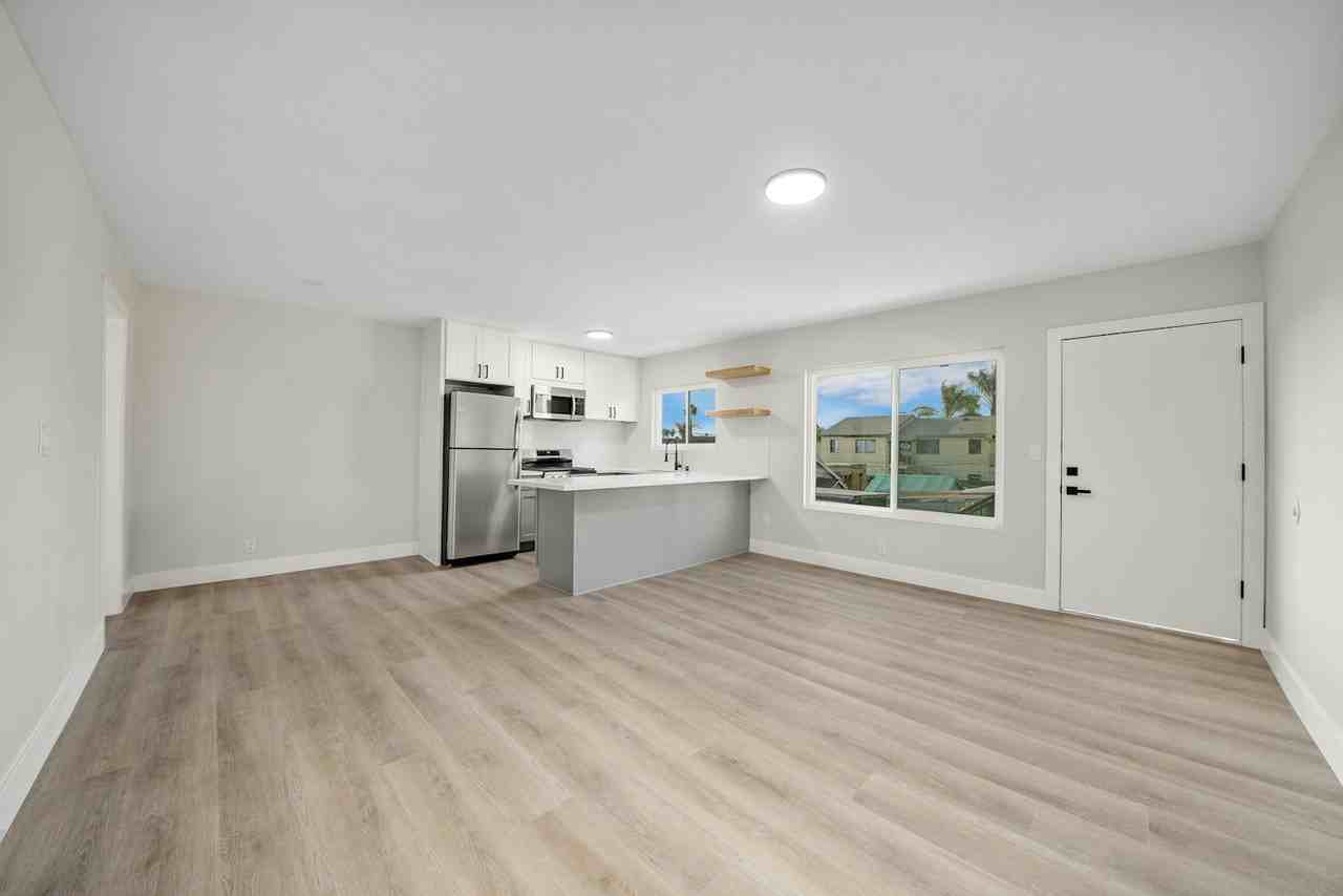 4022 42nd Street, Unit 8 - Photo 3 of 9