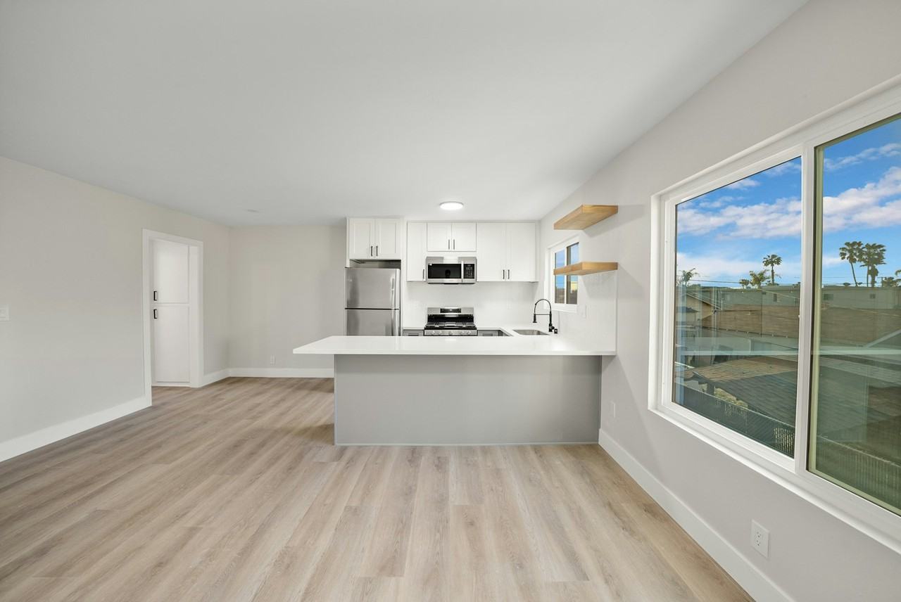 4022 42nd Street, Unit 8 - Photo 4 of 9