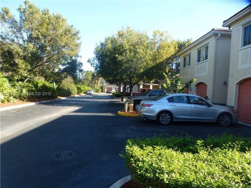 2474 CENTERGATE DR APT 204 - Photo 2 of 21