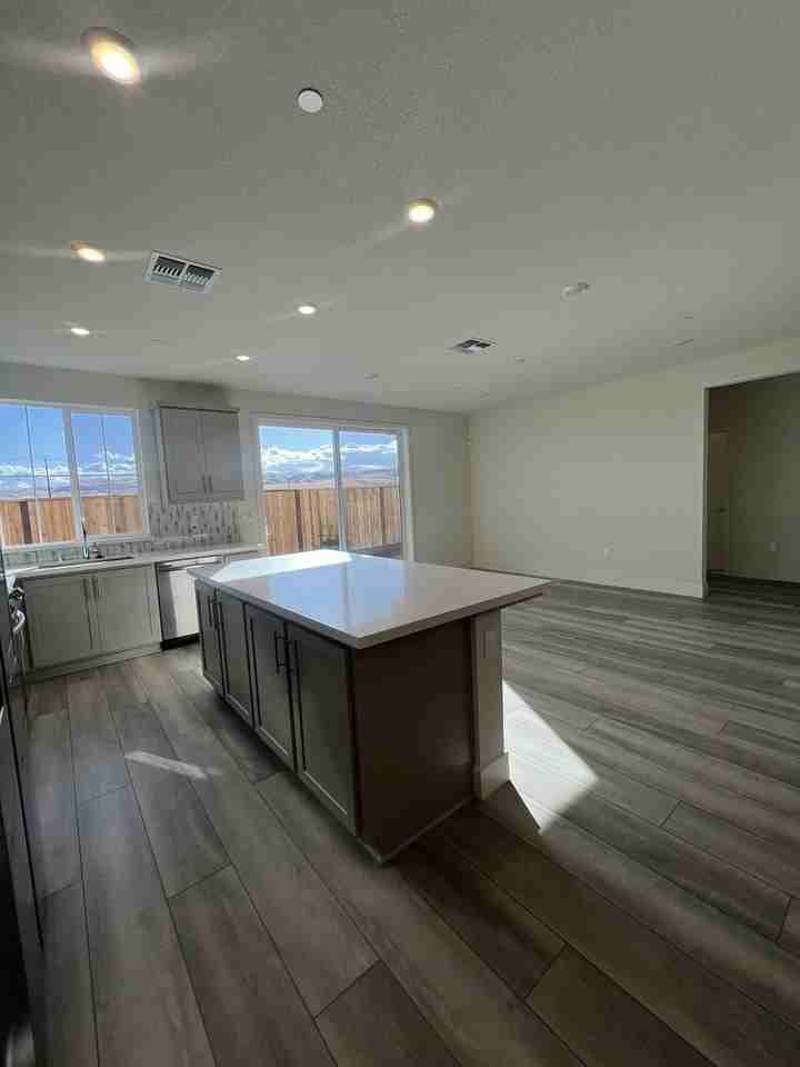 1748 Jade Place - Photo 7 of 37